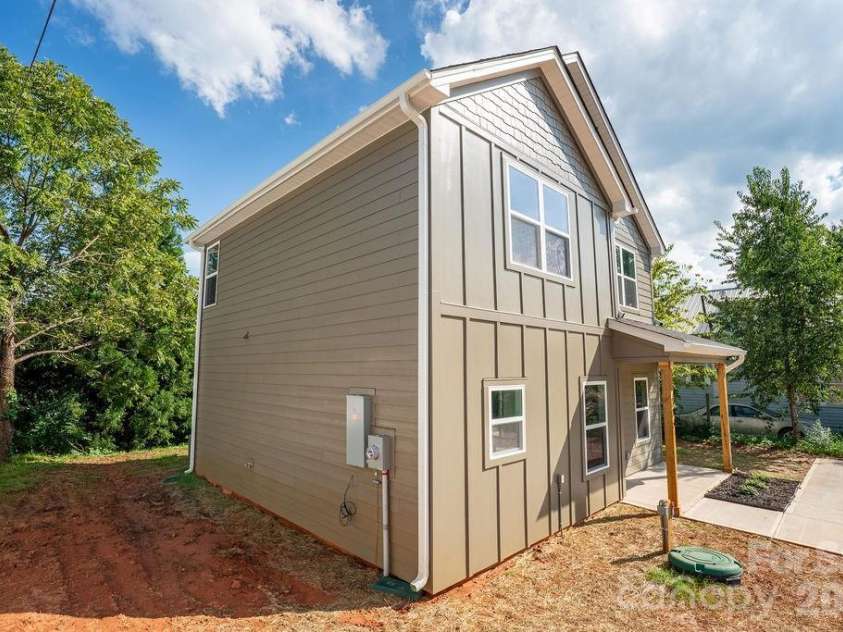 206 Prospect Street, Lenoir, NC 28645.  MLS# CAR4417008, YatesRealty ID 45996. 