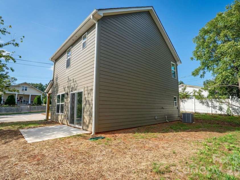 206 Prospect Street, Lenoir, NC 28645.  MLS# CAR4417008, YatesRealty ID 45996. 