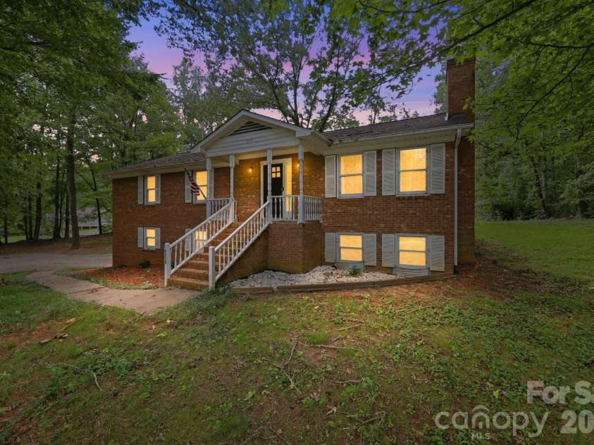 3707 Welcome Arcadia Road, Lexington, NC 27295.  MLS# CAR4417014, YatesRealty ID 45998. 