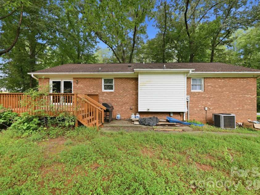 3707 Welcome Arcadia Road, Lexington, NC 27295.  MLS# CAR4417014, YatesRealty ID 45998. 