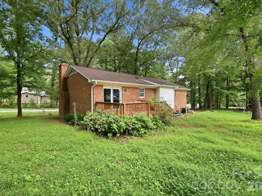 3707 Welcome Arcadia Road, Lexington, NC 27295.  MLS# CAR4417014, YatesRealty ID 45998. 