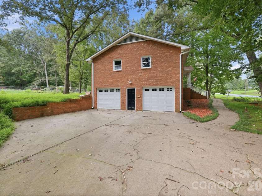3707 Welcome Arcadia Road, Lexington, NC 27295.  MLS# CAR4417014, YatesRealty ID 45998. 