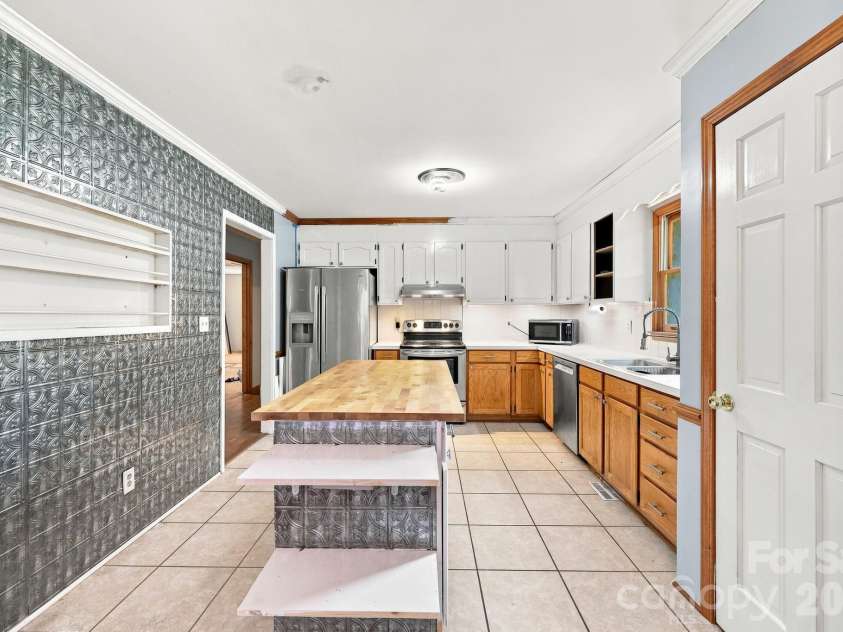 3707 Welcome Arcadia Road, Lexington, NC 27295.  MLS# CAR4417014, YatesRealty ID 45998. 