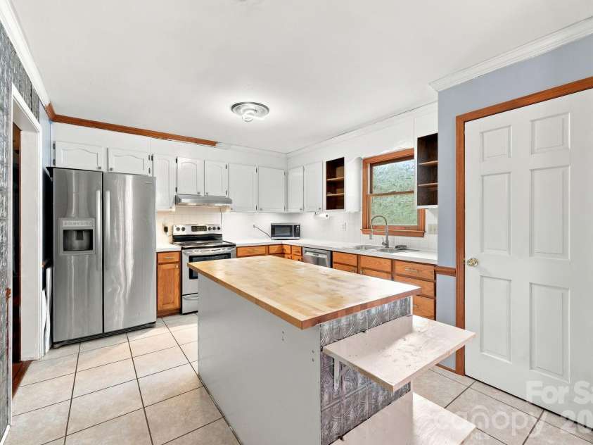 3707 Welcome Arcadia Road, Lexington, NC 27295.  MLS# CAR4417014, YatesRealty ID 45998. 
