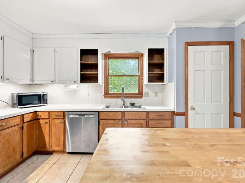 3707 Welcome Arcadia Road, Lexington, NC 27295.  MLS# CAR4417014, YatesRealty ID 45998. 