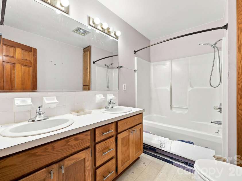3707 Welcome Arcadia Road, Lexington, NC 27295.  MLS# CAR4417014, YatesRealty ID 45998. 