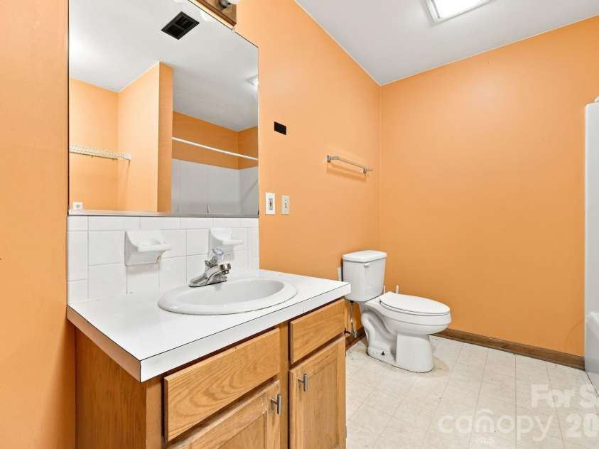 3707 Welcome Arcadia Road, Lexington, NC 27295.  MLS# CAR4417014, YatesRealty ID 45998. 
