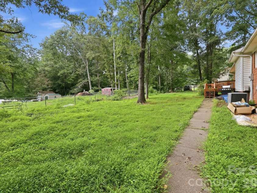 3707 Welcome Arcadia Road, Lexington, NC 27295.  MLS# CAR4417014, YatesRealty ID 45998. 