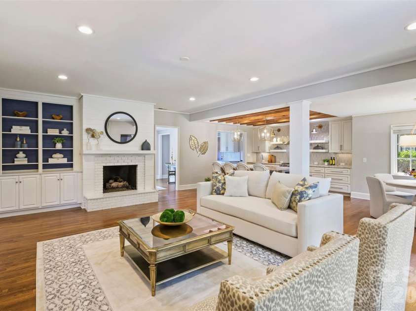 3942 Barclay Downs Drive, Charlotte, NC 28209.  MLS# CAR4409460, YatesRealty ID 45999. 