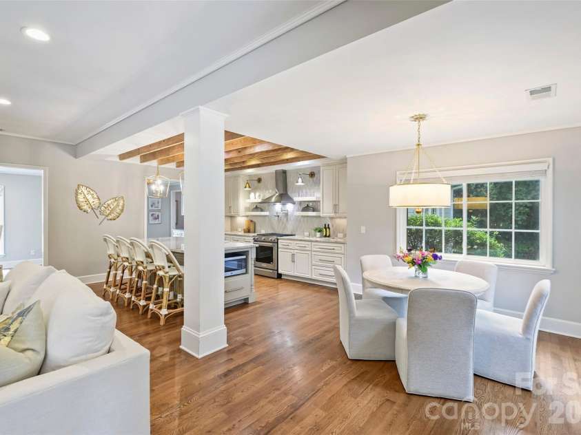 3942 Barclay Downs Drive, Charlotte, NC 28209.  MLS# CAR4409460, YatesRealty ID 45999. 