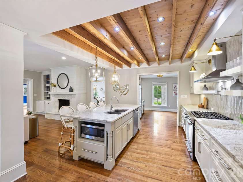 3942 Barclay Downs Drive, Charlotte, NC 28209.  MLS# CAR4409460, YatesRealty ID 45999. 