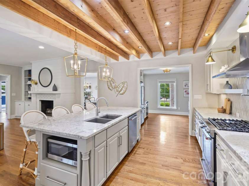3942 Barclay Downs Drive, Charlotte, NC 28209.  MLS# CAR4409460, YatesRealty ID 45999. 