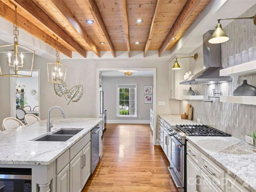 3942 Barclay Downs Drive, Charlotte, NC 28209.  MLS# CAR4409460, YatesRealty ID 45999. 