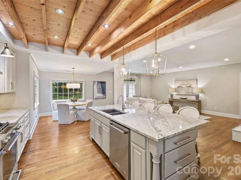 3942 Barclay Downs Drive, Charlotte, NC 28209.  MLS# CAR4409460, YatesRealty ID 45999. 