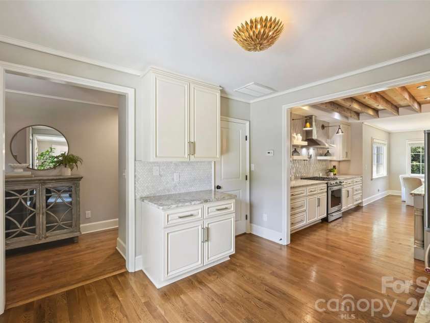 3942 Barclay Downs Drive, Charlotte, NC 28209.  MLS# CAR4409460, YatesRealty ID 45999. 