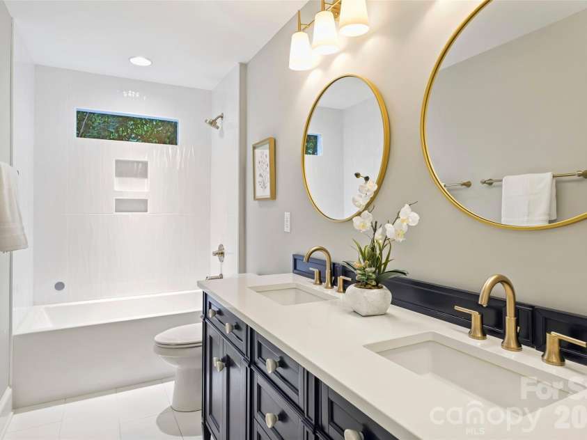 3942 Barclay Downs Drive, Charlotte, NC 28209.  MLS# CAR4409460, YatesRealty ID 45999. 