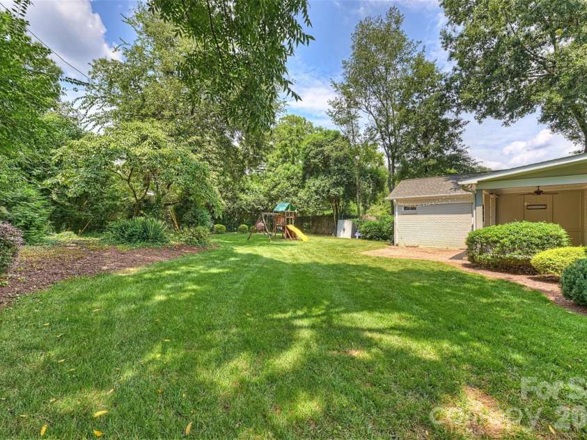 3942 Barclay Downs Drive, Charlotte, NC 28209.  MLS# CAR4409460, YatesRealty ID 45999. 
