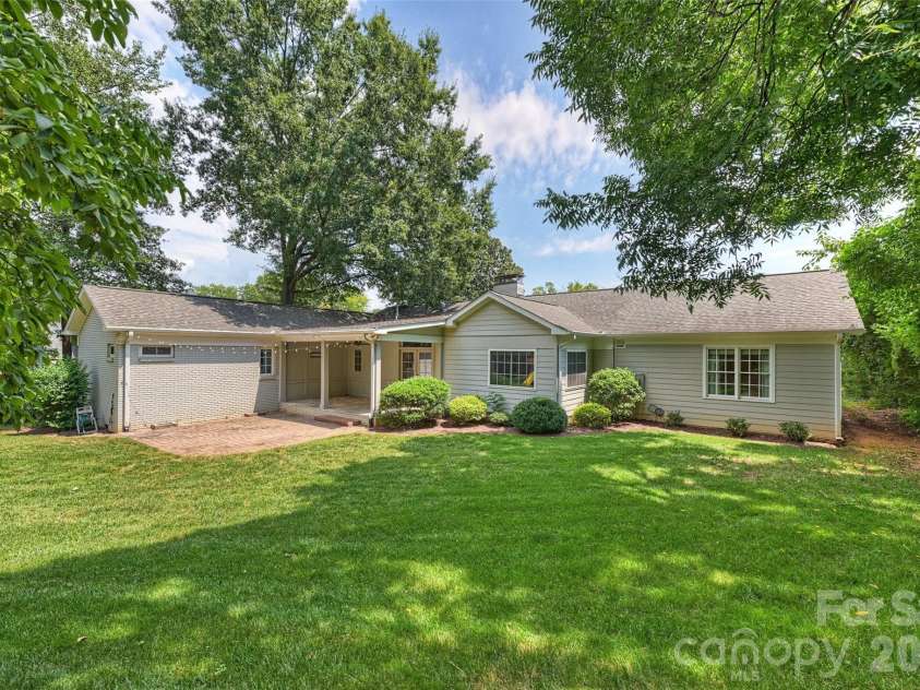 3942 Barclay Downs Drive, Charlotte, NC 28209.  MLS# CAR4409460, YatesRealty ID 45999. 