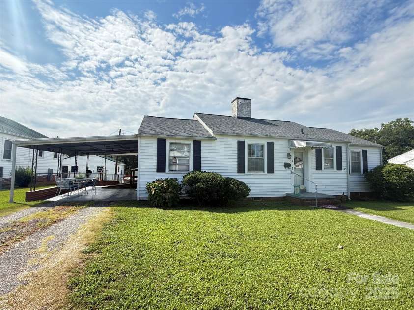 3 Underwood Avenue, Great Falls, SC 29055.  MLS# CAR4286398, YatesRealty ID 46. 