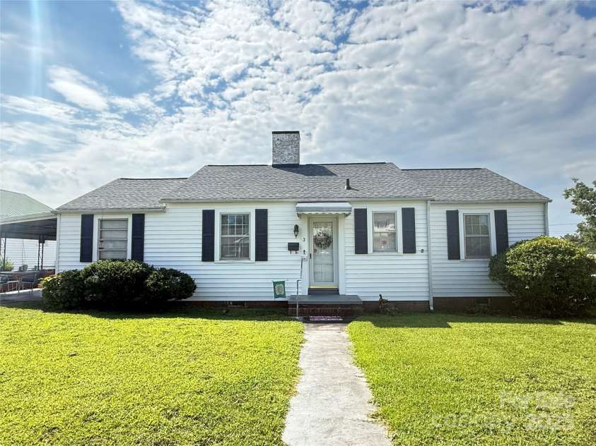 3 Underwood Avenue, Great Falls, SC 29055.  MLS# CAR4286398, YatesRealty ID 46. 