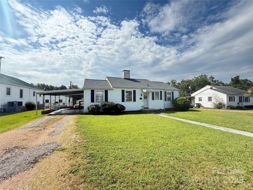 3 Underwood Avenue, Great Falls, SC 29055.  MLS# CAR4286398, YatesRealty ID 46. 