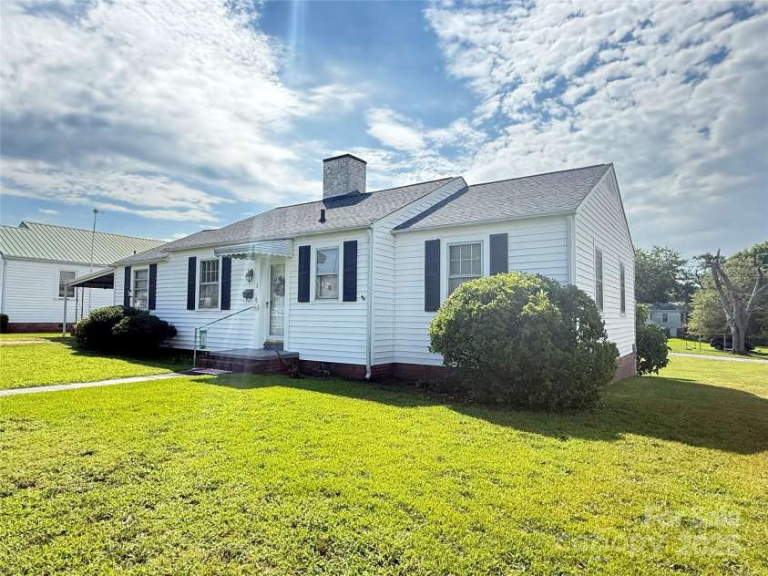 3 Underwood Avenue, Great Falls, SC 29055.  MLS# CAR4286398, YatesRealty ID 46. 