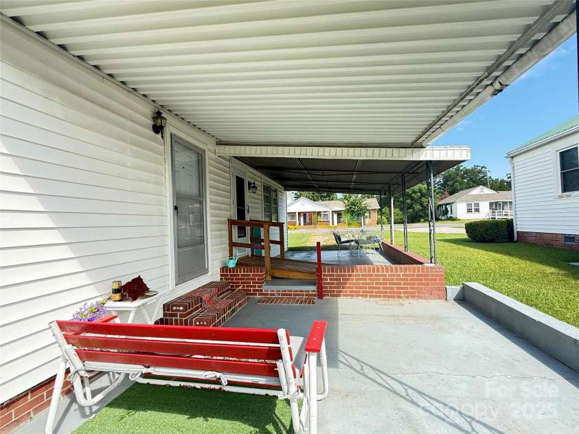 3 Underwood Avenue, Great Falls, SC 29055.  MLS# CAR4286398, YatesRealty ID 46. 