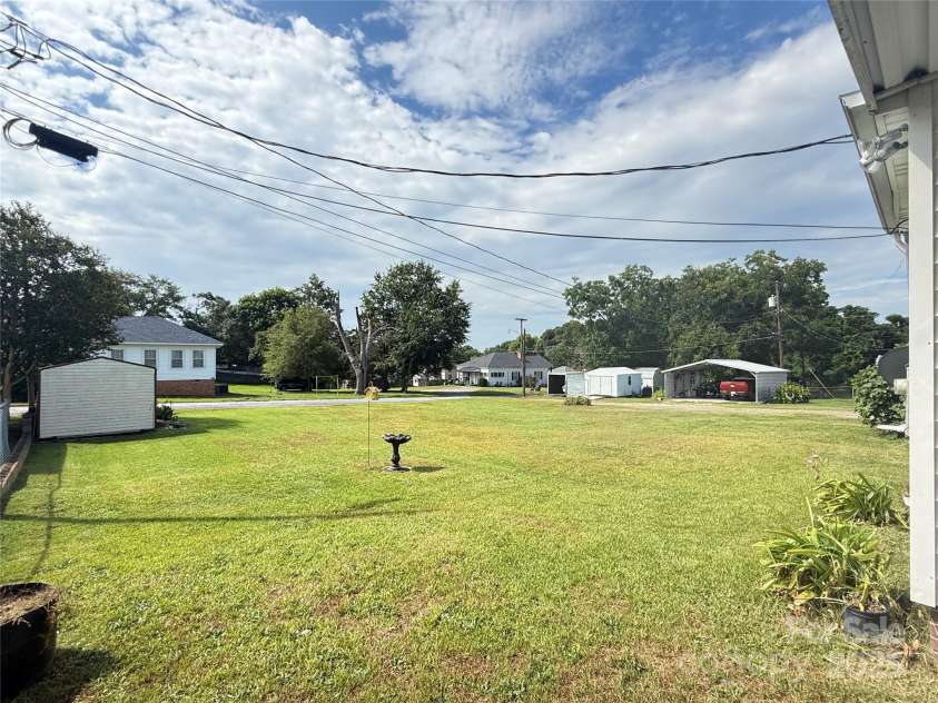 3 Underwood Avenue, Great Falls, SC 29055.  MLS# CAR4286398, YatesRealty ID 46. 