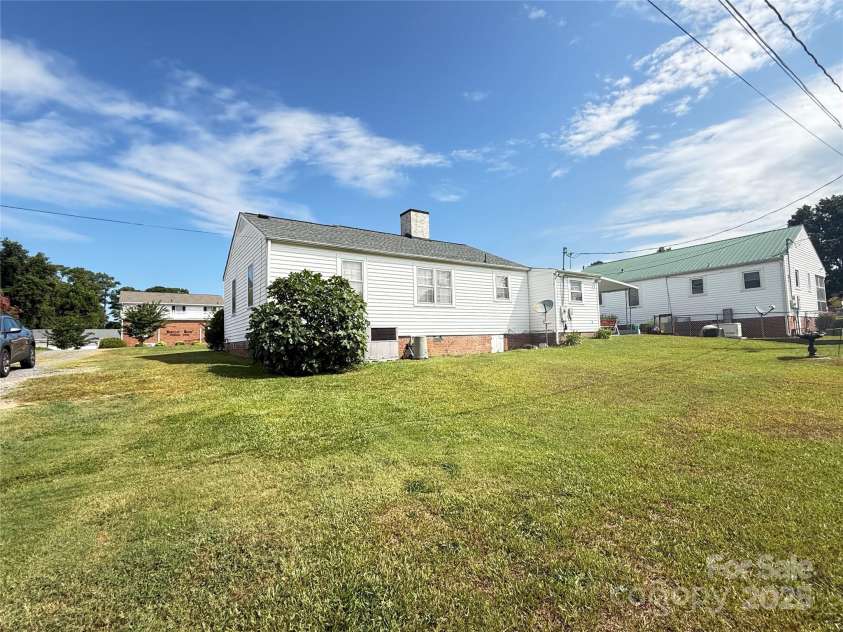 3 Underwood Avenue, Great Falls, SC 29055.  MLS# CAR4286398, YatesRealty ID 46. 