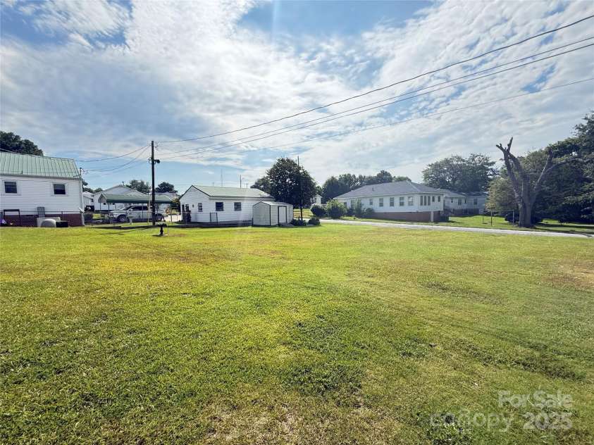 3 Underwood Avenue, Great Falls, SC 29055.  MLS# CAR4286398, YatesRealty ID 46. 