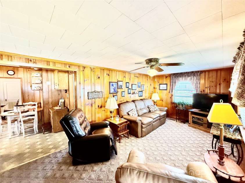 3 Underwood Avenue, Great Falls, SC 29055.  MLS# CAR4286398, YatesRealty ID 46. 