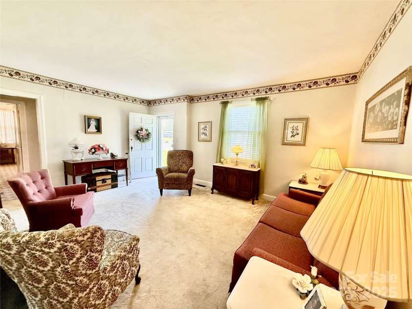 3 Underwood Avenue, Great Falls, SC 29055.  MLS# CAR4286398, YatesRealty ID 46. 