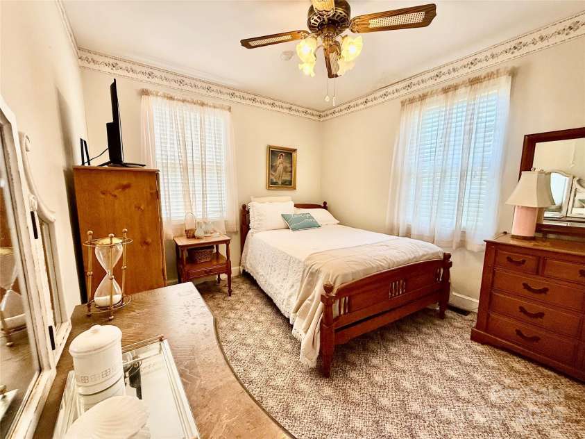 3 Underwood Avenue, Great Falls, SC 29055.  MLS# CAR4286398, YatesRealty ID 46. 