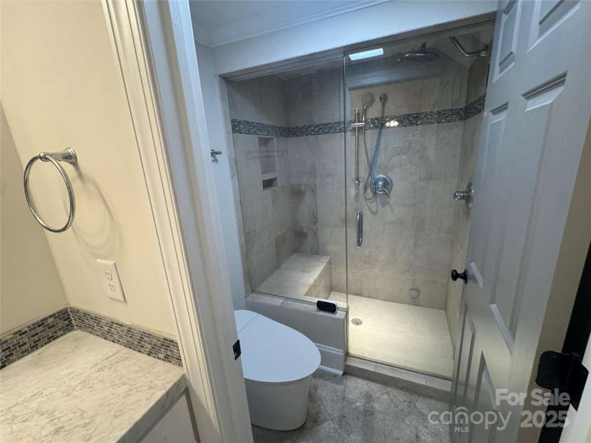 4909 Torrey Pines Court, Charlotte, NC 28226.  MLS# CAR4284066, YatesRealty ID 46. Shower/ Steam