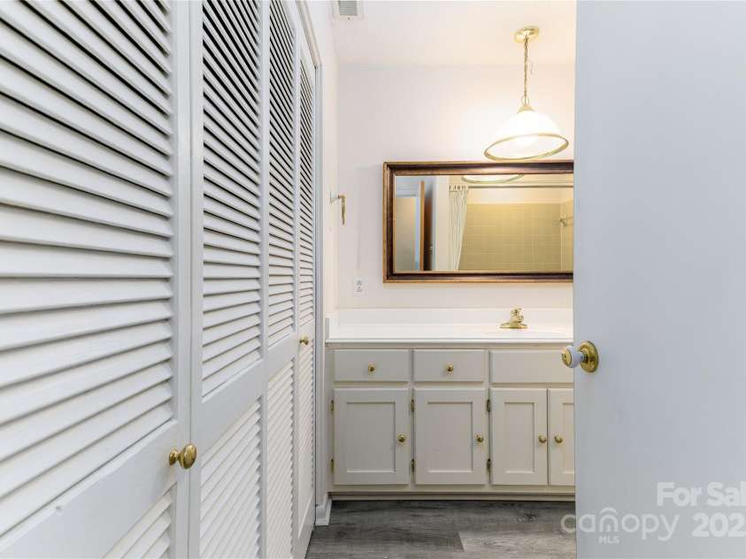 466 Shiloh Church Road, Hickory, NC 28601.  MLS# CAR4260582, YatesRealty ID 460. 