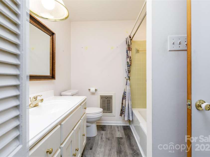 466 Shiloh Church Road, Hickory, NC 28601.  MLS# CAR4260582, YatesRealty ID 460. 