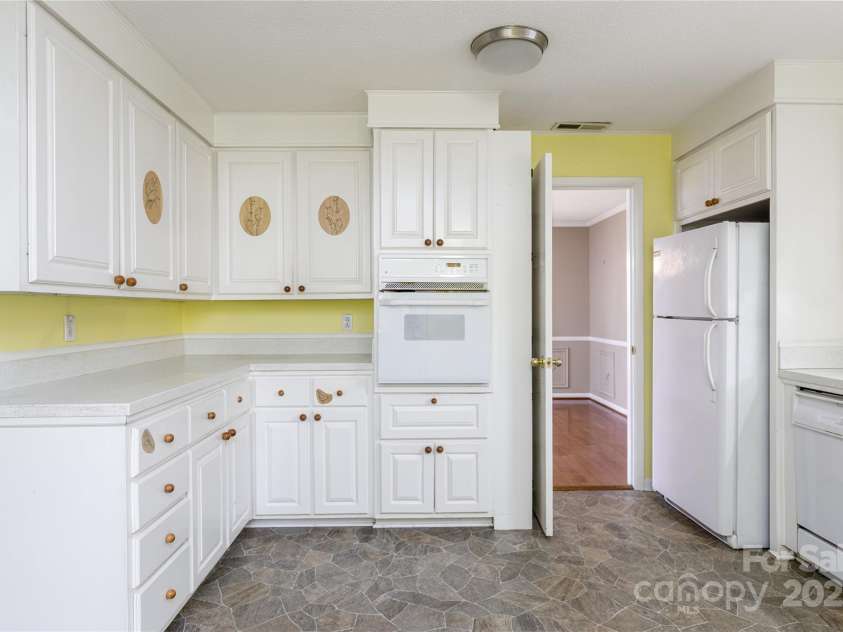 466 Shiloh Church Road, Hickory, NC 28601.  MLS# CAR4260582, YatesRealty ID 460. 