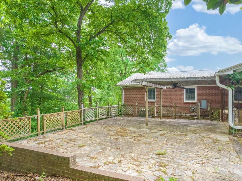 466 Shiloh Church Road, Hickory, NC 28601.  MLS# CAR4260582, YatesRealty ID 460. 