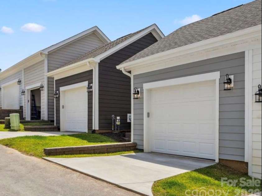135 Cherry Springs Lane, Asheville, NC 28804.  MLS# CAR4336896, YatesRealty ID 4600. 