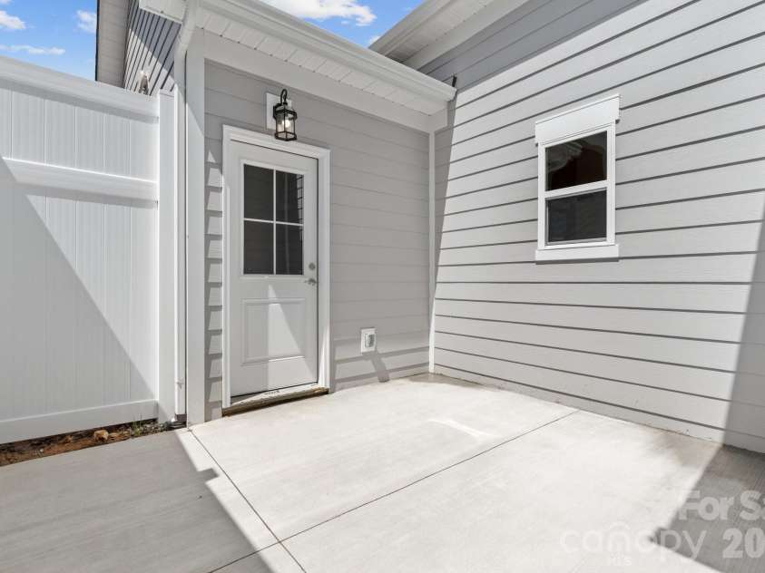 135 Cherry Springs Lane, Asheville, NC 28804.  MLS# CAR4336896, YatesRealty ID 4600. 