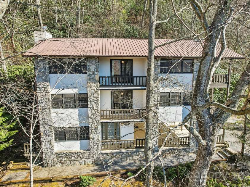 821 Summit Drive, Maggie Valley, NC 28751.  MLS# CAR4225220, YatesRealty ID 4600. 