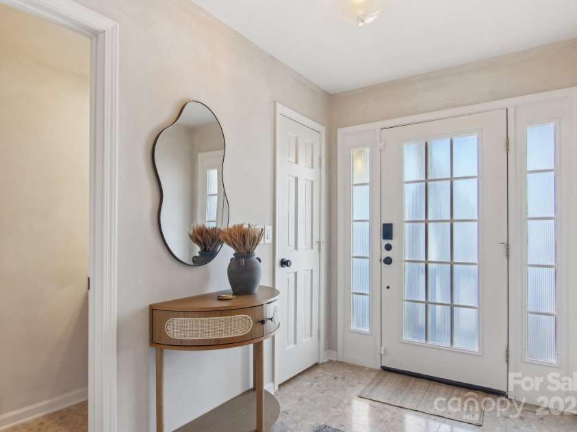 821 Summit Drive, Maggie Valley, NC 28751.  MLS# CAR4225220, YatesRealty ID 4600. Entry way