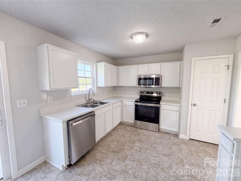 10319 Covingtonwood Drive, Charlotte, NC 28214.  MLS# CAR4417017, YatesRealty ID 46002. 