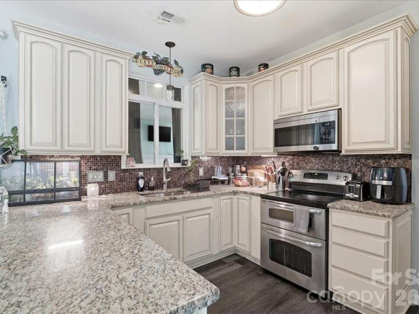 14043 Hatton Cross Drive, Charlotte, NC 28278.  MLS# CAR4417015, YatesRealty ID 46003. 