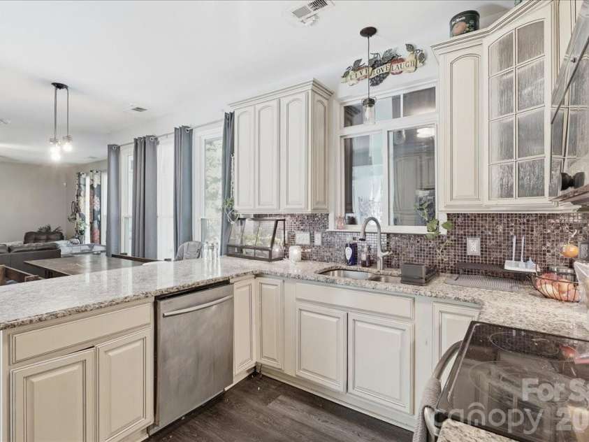 14043 Hatton Cross Drive, Charlotte, NC 28278.  MLS# CAR4417015, YatesRealty ID 46003. 