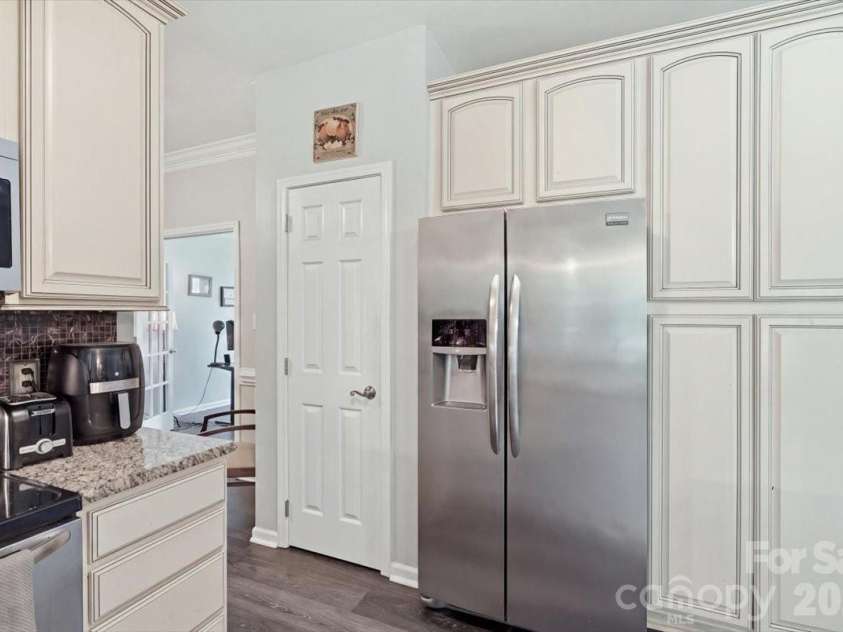 14043 Hatton Cross Drive, Charlotte, NC 28278.  MLS# CAR4417015, YatesRealty ID 46003. 