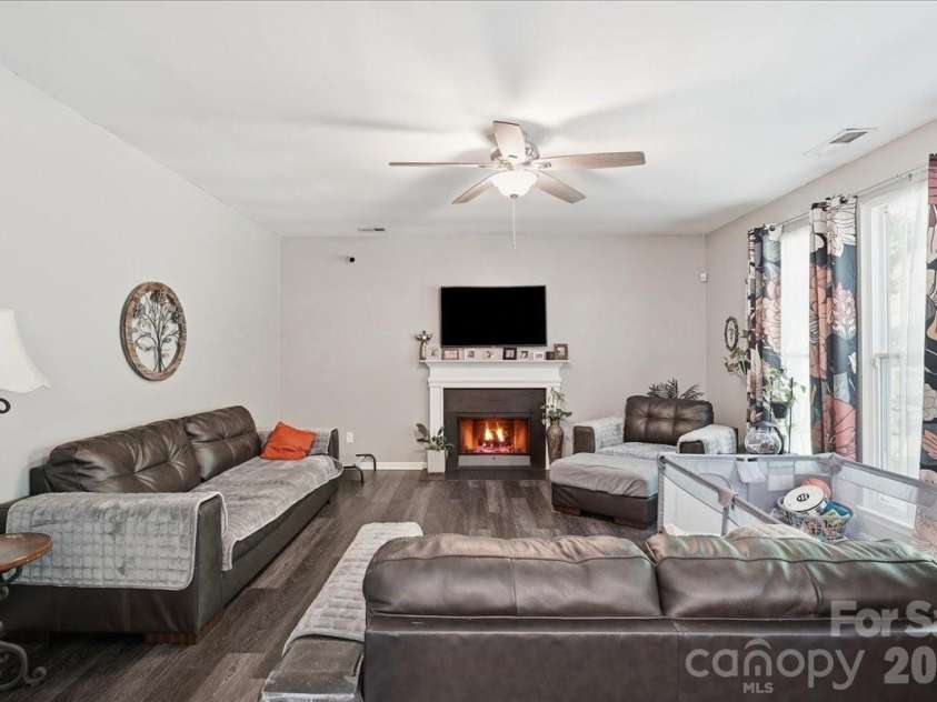 14043 Hatton Cross Drive, Charlotte, NC 28278.  MLS# CAR4417015, YatesRealty ID 46003. 