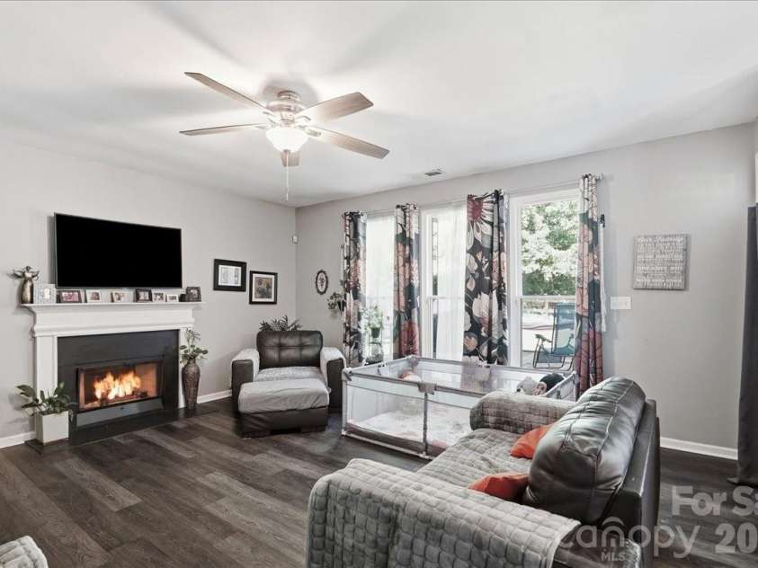 14043 Hatton Cross Drive, Charlotte, NC 28278.  MLS# CAR4417015, YatesRealty ID 46003. 