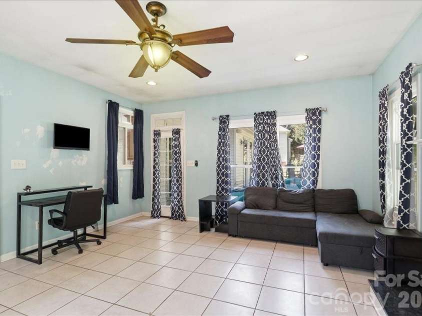 14043 Hatton Cross Drive, Charlotte, NC 28278.  MLS# CAR4417015, YatesRealty ID 46003. 