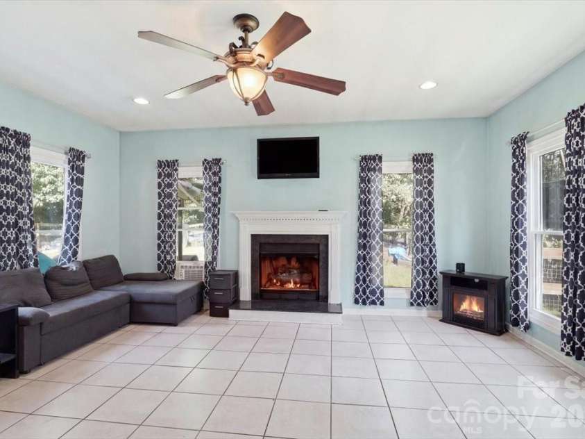 14043 Hatton Cross Drive, Charlotte, NC 28278.  MLS# CAR4417015, YatesRealty ID 46003. 